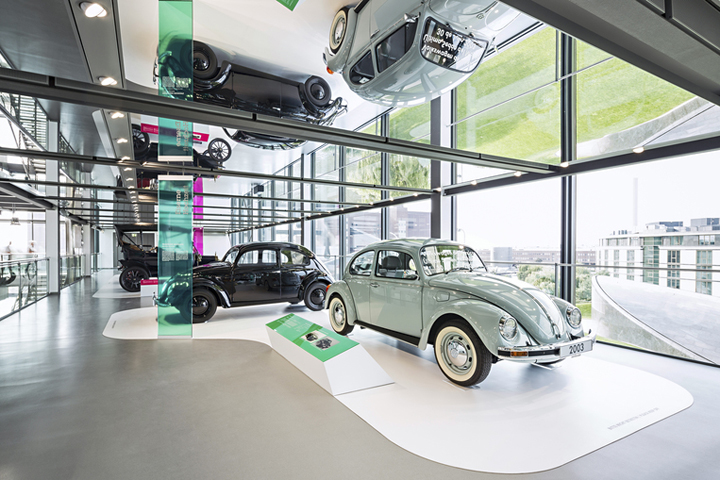 „Volkswagen History“: The Porsche Typ 60 (1938) and the Volkswagen „Última edición“ built in 2003. (Photo: Nils Hendrik Müller)